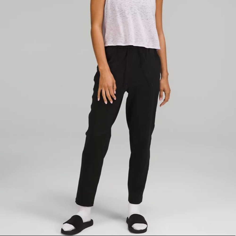 Lululemon Stretch High-Rise Pant 7/8 Length in Black size 2